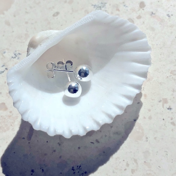 π2/$20π NWT Sterling Silver Ball Stud Earrings - Picture 2 of 2